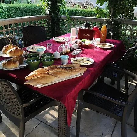 Insolite Dans Un Nocleg ze śniadaniem 3*